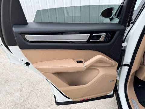 2023 Porsche Cayenne E-Hybrid Platinum Edition