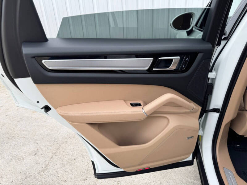 2023 Porsche Cayenne E-Hybrid Platinum Edition