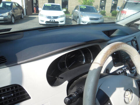 2012 Toyota Sienna XLE 7-Passenger