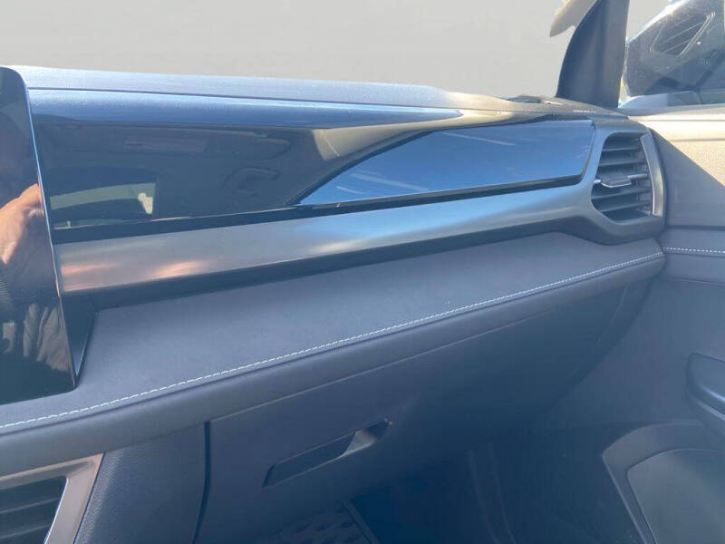 2025 Volkswagen Taos SE Black 4Motion