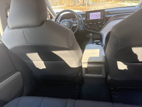 2022 Toyota Camry Hybrid LE