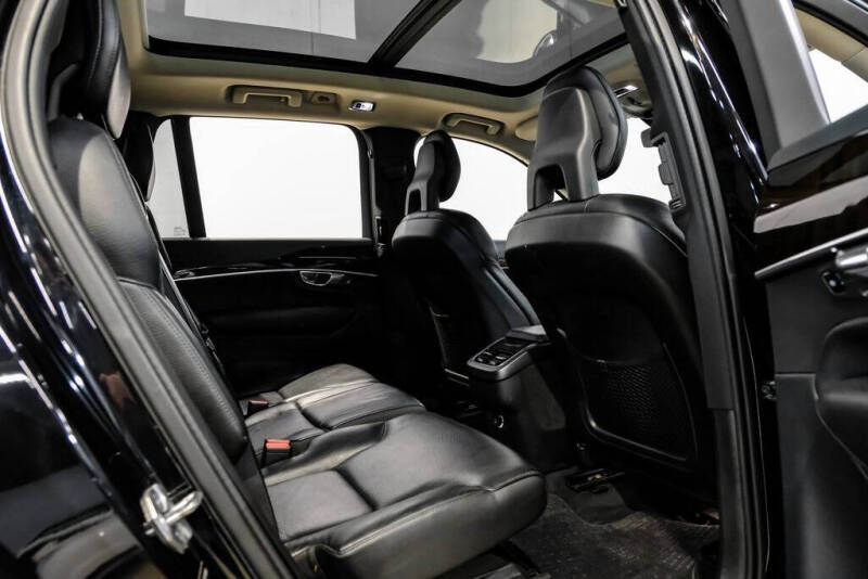 2017 Volvo XC90 T6 Momentum