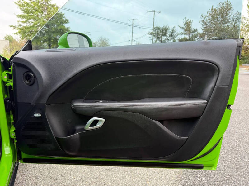 2017 Dodge Challenger 392 HEMI Scat Pack Shaker