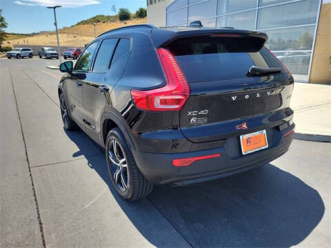 2023 Volvo XC40 B5 Plus Dark Theme
