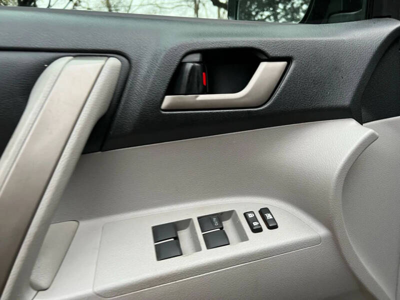 2010 Toyota Highlander SE