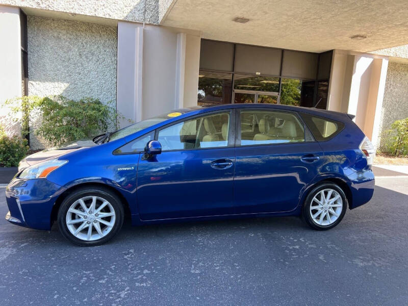 2013 Toyota Prius v Five