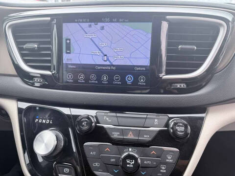 2017 Chrysler Pacifica Touring-L