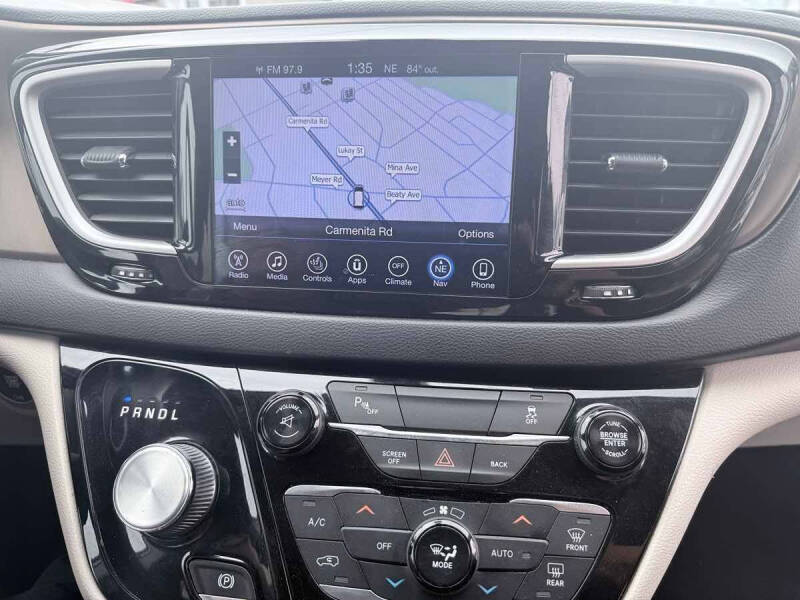 2017 Chrysler Pacifica Touring-L