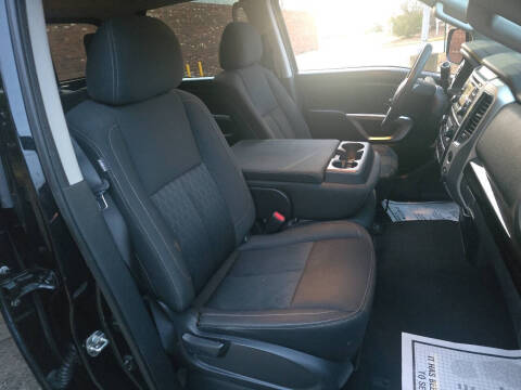 2017 Nissan Titan SV