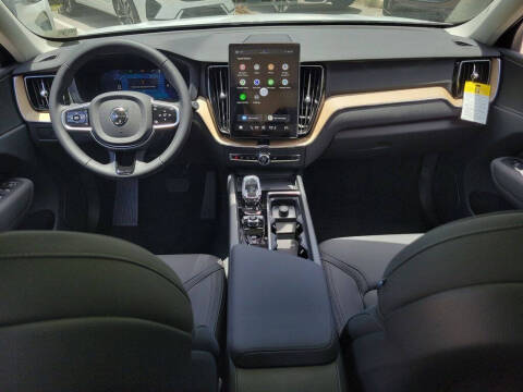 2026 Volvo XC60 B5 Plus