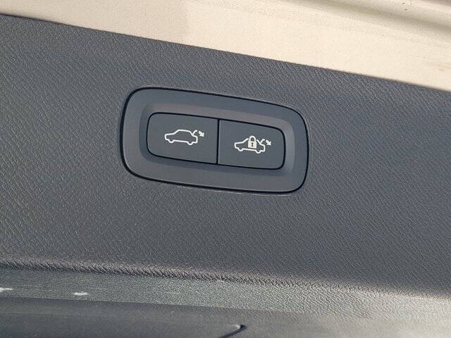 2024 Volvo XC90 B5 Core Bright Theme