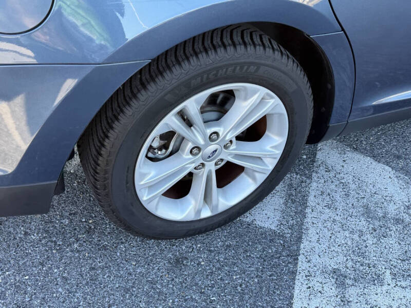 2018 Ford Taurus SEL