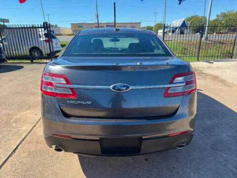 2015 Ford Taurus SEL