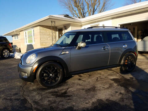 2009 MINI Cooper Clubman for sale at CALDERONE CAR & TRUCK in Whiteland IN