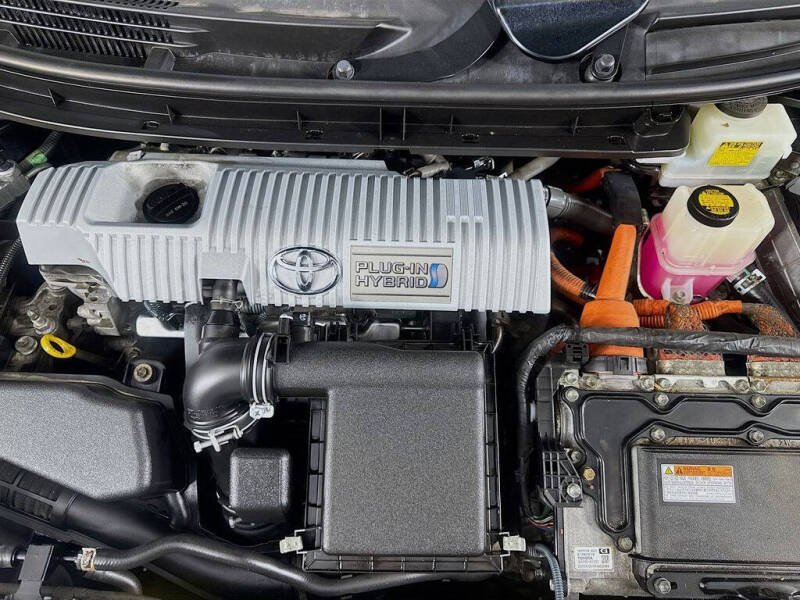 2014 Toyota Prius Plug-in Hybrid Advanced