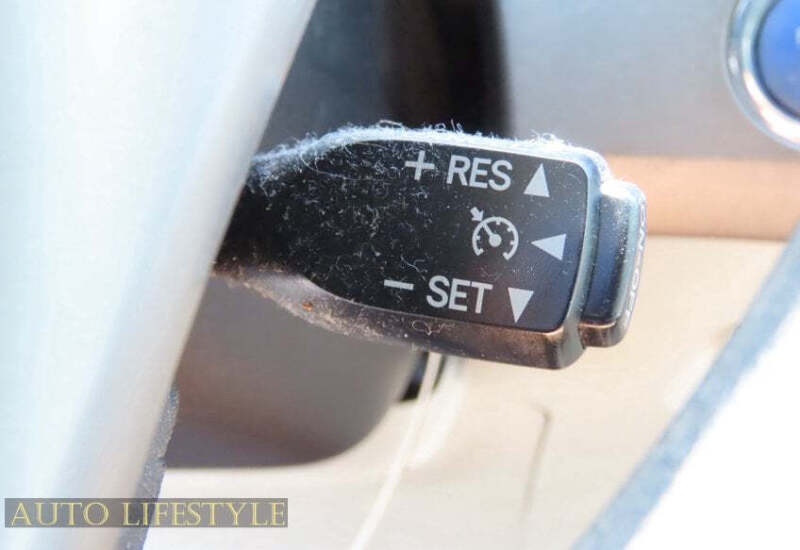 2014 Toyota Prius Two