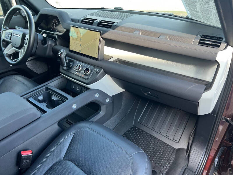 2023 Land Rover Defender 130 SE