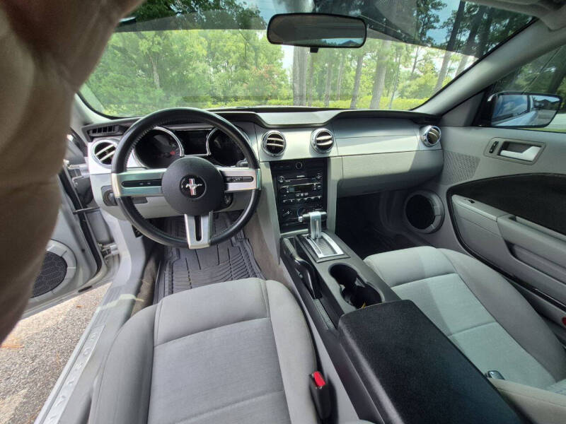 2007 Ford Mustang V6 Deluxe