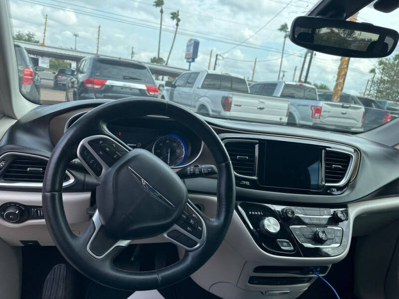 2017 Chrysler Pacifica Touring-L Plus