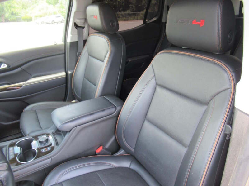 2023 GMC Acadia AT4