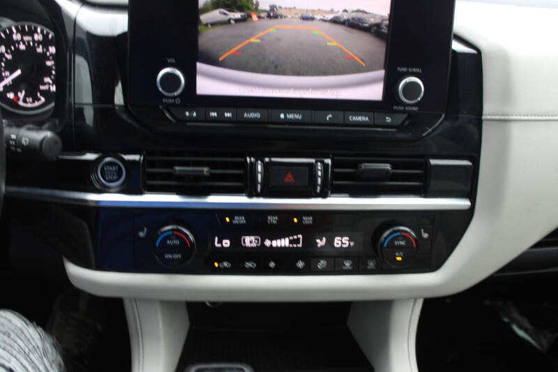 2023 Nissan Pathfinder SV