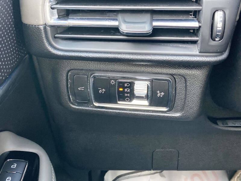 2023 Lincoln Corsair Standard