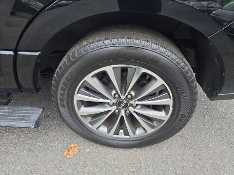 2017 Lincoln Navigator Select