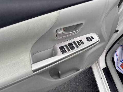 2014 Toyota Prius v Five