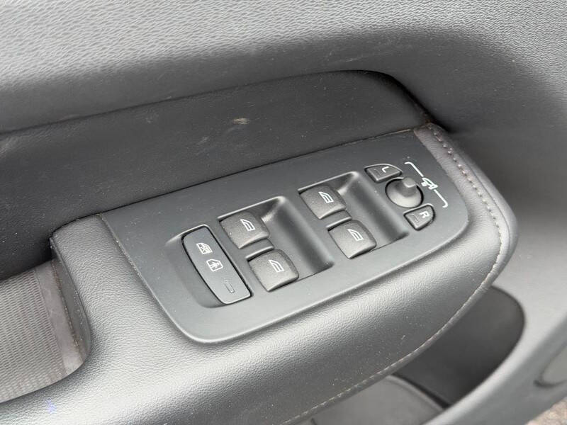2025 Volvo XC60 B5 Plus Dark Theme