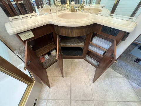 2002 Foretravel GV320 4010