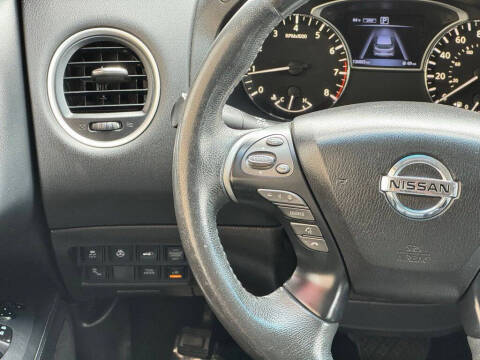 2016 Nissan Pathfinder SL