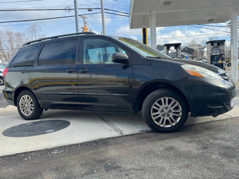 2010 Toyota Sienna LE 7-Passenger