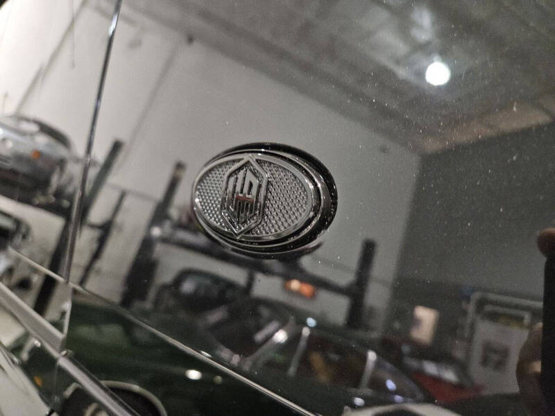 2024 Land Rover Defender 110 V8 P525