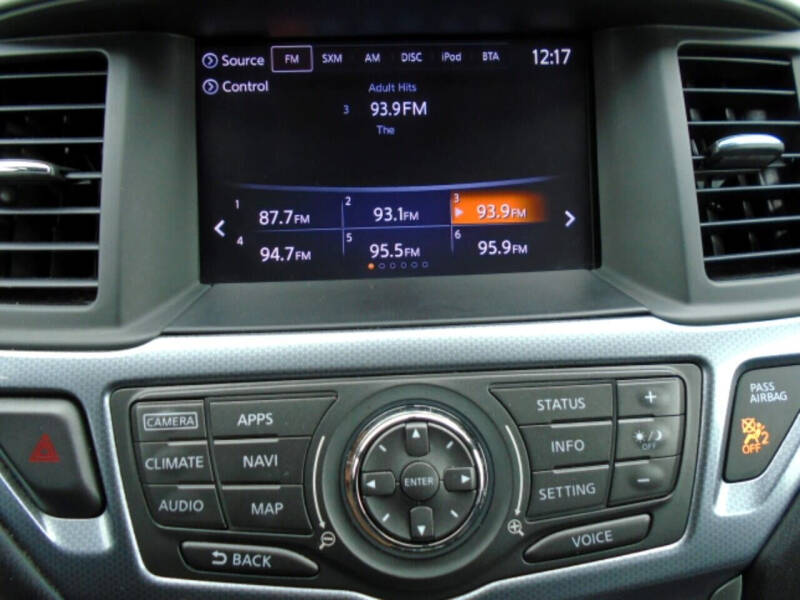 2017 Nissan Pathfinder SL