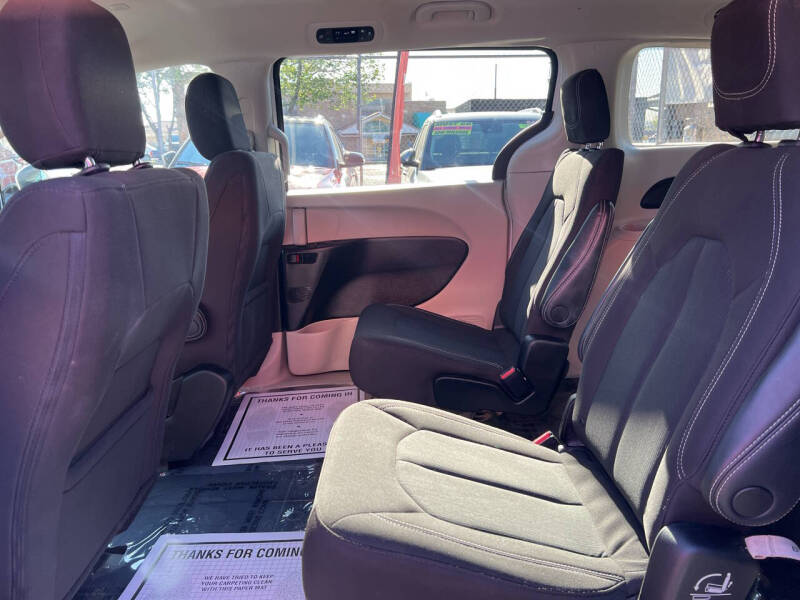 2023 Chrysler Voyager LX
