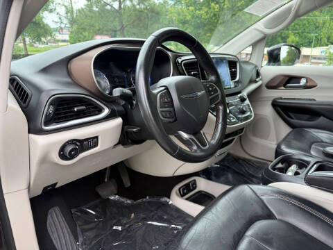 2017 Chrysler Pacifica Touring-L