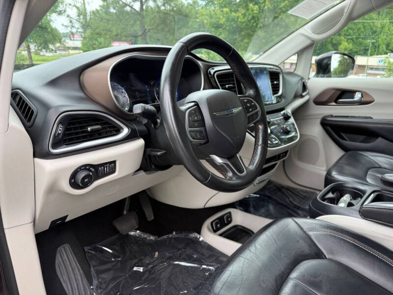 2017 Chrysler Pacifica Touring-L