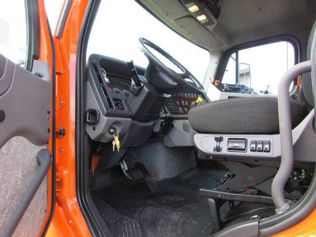 2018 Freightliner 114 SD