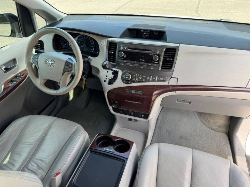 2012 Toyota Sienna