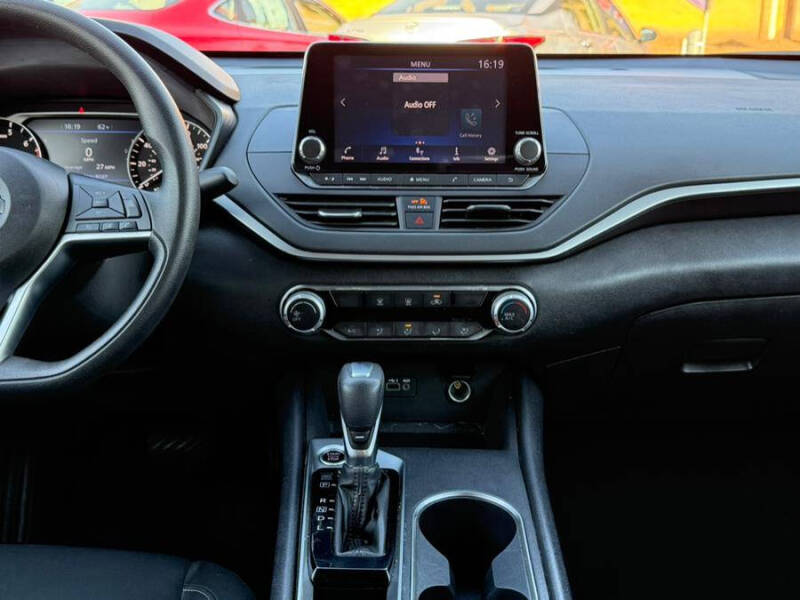 2022 Nissan Altima 2.5 SV