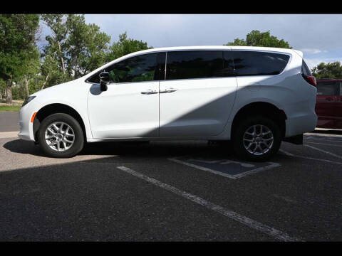 2025 Chrysler Voyager LX