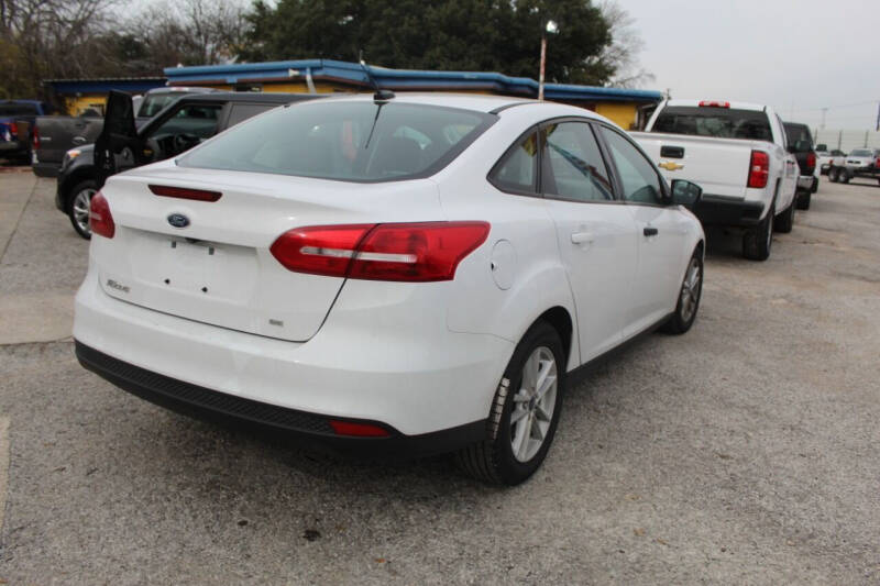 2018 Ford Focus SE photo 8