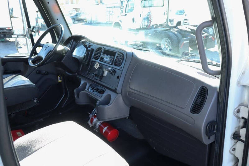 2014 Freightliner M2 106