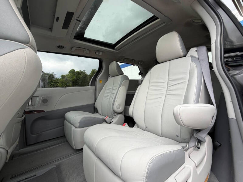 2011 Toyota Sienna Limited 7-Passenger