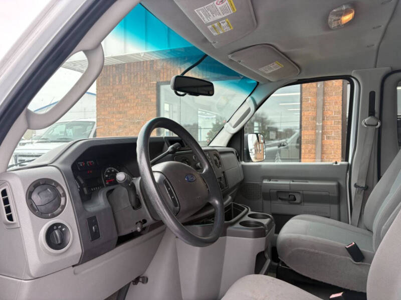 2013 Ford E-Series E-350 SD XLT