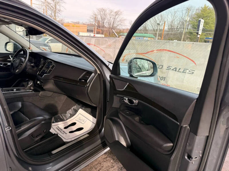 2018 Volvo XC90 T6 Momentum