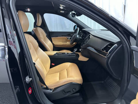 2018 Volvo XC90 T5 Momentum 5-Passenger