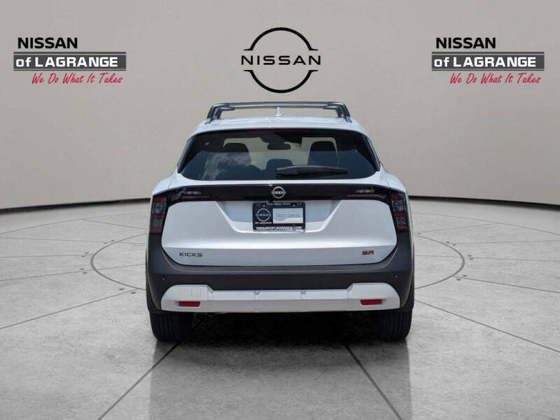 2025 Nissan Kicks SR