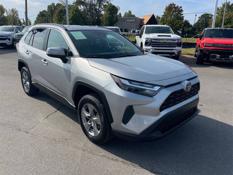 2025 Toyota RAV4 Hybrid XLE