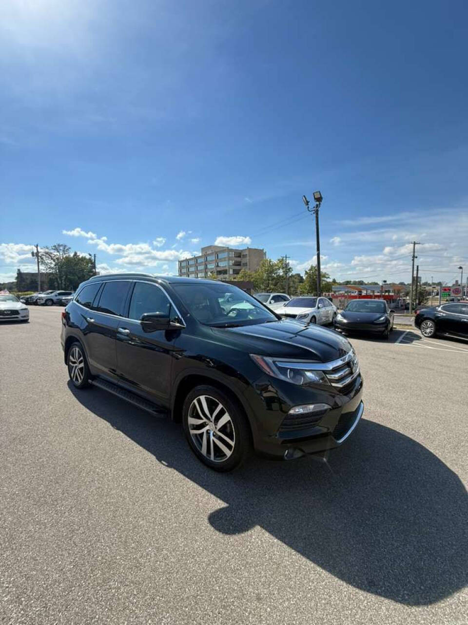 Dk. Green 2018 Honda Pilot Touring Touring 4dr SUV 2